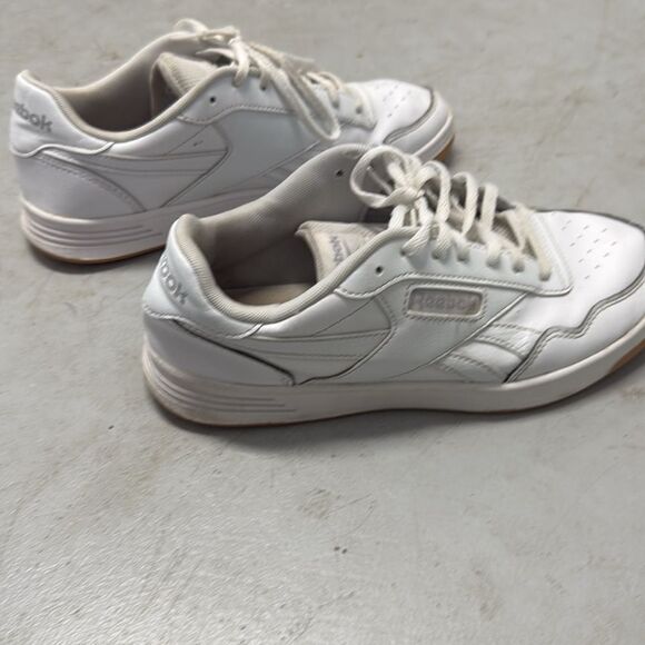 Reebok White Sneakers - Memory Tech Inside - Great Condition - Women's Size 8 - Picture 2 of 6